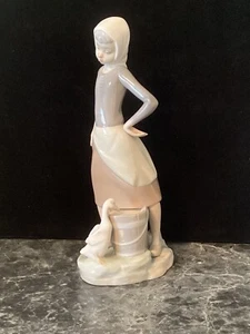 LLADRO Figurine of a Young Girl with Duck Drinking From Bucket #4682 Spain Box - Picture 1 of 9