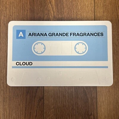 Ariana Grande Cloud Juego de Regalo 2 Piezas - ¡Valor de $79! Foto 1 de 4