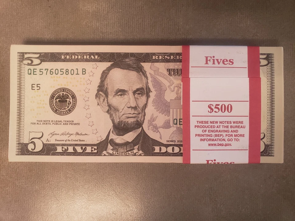 NEW $5 DOLLAR BILLS UNCIRCULATED BEP STRAP 100 CONSECUTIVE $500 FACE VALUE 2021 - Image 1 of 4