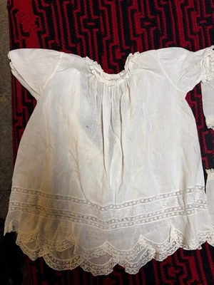 Precioso vestido de bautizo victoriano con encaje Foto 1 de 4