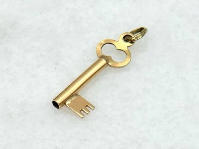 Vintage 18k Yellow Gold Skeleton Key Charm Pendant made in Italy - Image 1 of 3