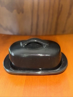 Mini plato de mantequilla cubierto Chantal negro 5" con tapa Foto 1 de 4