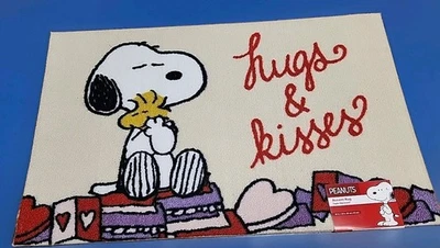 Alfombra de acento Peanuts Snoopy Woodstock Hus & Kisses 20x32 borde trasero antideslizante Foto 1 de 2