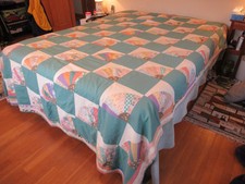 Vintage 1930s-1940s Hand-Stitched Fan Pattern Quilt 78"x100" Fair Condition