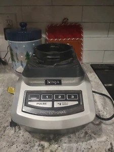 Ninja Professional Blender System Base Motor 1100-Watt Model BL 740 30 tested  - Picture 1 of 1