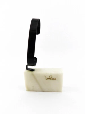 Soporte de reloj muy atractivo de OMEGA suisse fabricado en plástico con cierre metálico Foto 1 de 4
