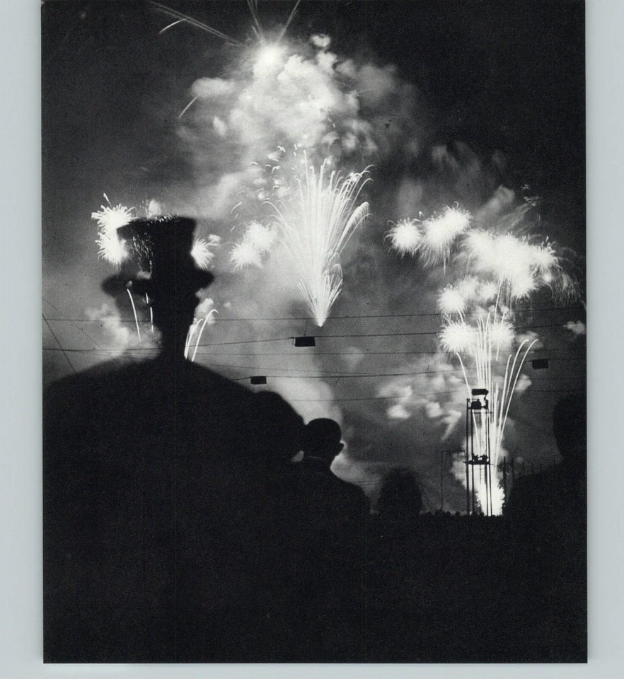 Fotografía artística de fuegos artificiales Brassai Nuit de Longchamps 1936 1968 11x14 Foto 1 de 1