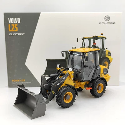 Diecast ATCOLLECTIONS 1/32 Scale VolvoL25 Alloy Loader Engineering Vehicle Model - Image 1 of 4
