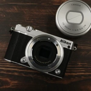 Nikon 1 J5 w/ 10-30mm F/3.5-5.6 VR Lens kit Shuttercount 1241 [Near Mint] #5371 - Picture 1 of 13