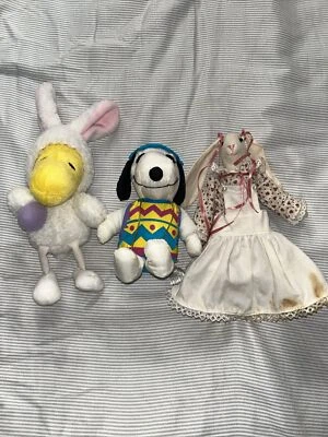 Lote de Peluche de Pascua Snoopy Woodstock y Conejito Hecho a Mano De Colección Sello Whitmanns Foto 1 de 4