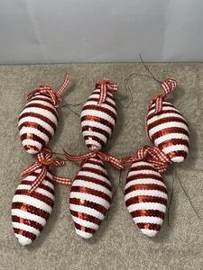 WINTER WONDER FINIAL Ornamento Ovale Set di 5 Paillettes Rosso e Bianco 4,5” Natale - Foto 1 di 14