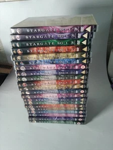Stargate SG-1 DVDs Bundle/Lot Single Cases Volumes x 18 - Foto 1 di 13