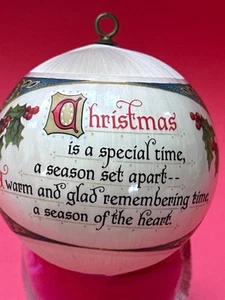 Weihnachten Punze Satin Ornament Stechpalme Beeren A Christmas is a special time - Bild 1 von 5