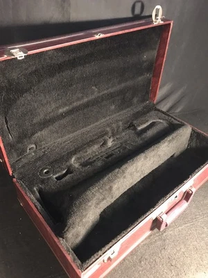 Estuche de transporte genérico TRUMPET con interior de fieltro con pestillos de cierre en tono acero Foto 1 de 4