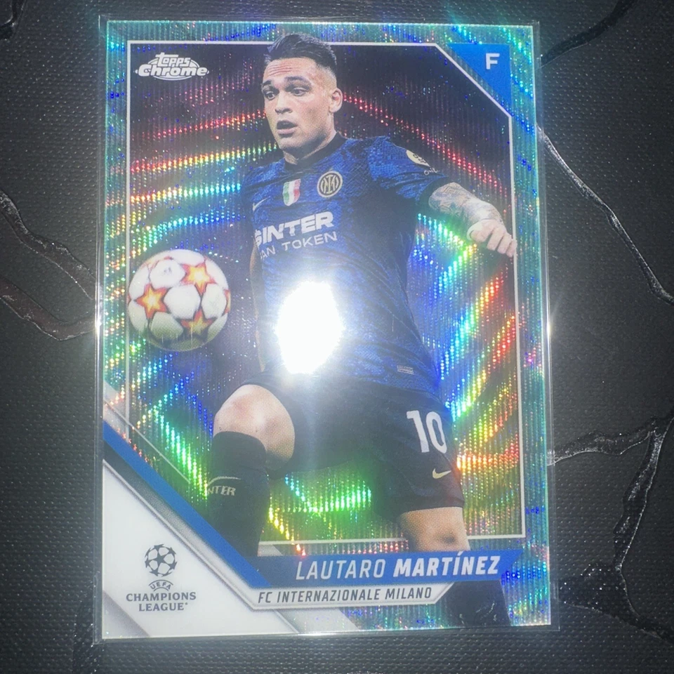 2021-22 Topps Chrome UCL - Lautaro Martinez #30 Aqua Wave Refractor /199 - Image 1 of 2