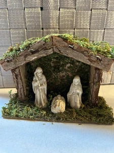 "Pequeño Belén de Madera Vintage 5.5 X 4.5 X 2.5"" Caja Original Cubierta de Musgo" - Imagen 1 de 8