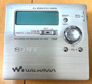 Sony MZ-R909 Minidisc Walkman MD Walkman Player Recorder Silver Power-On Only - Picture 1 of 8