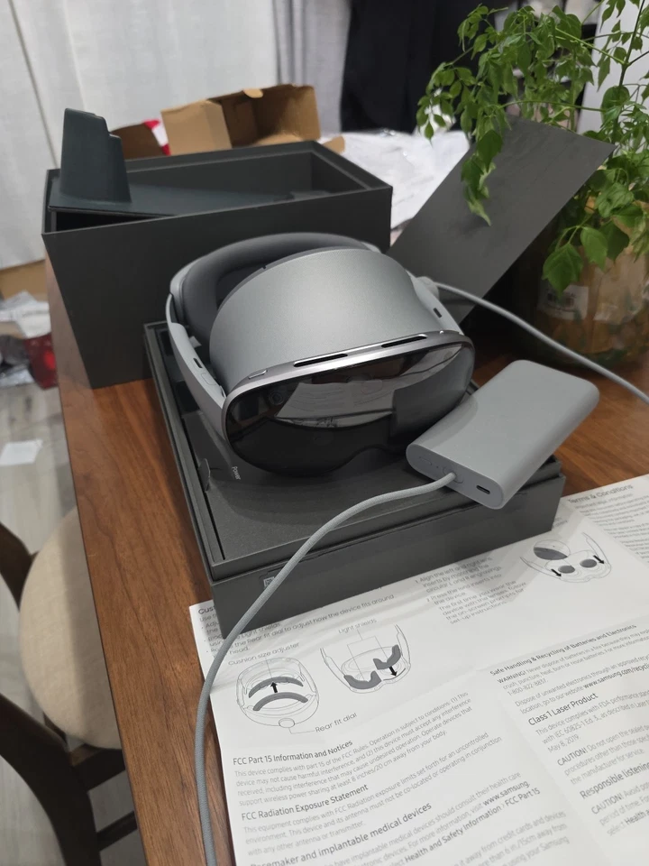 Fone de Ouvido de Realidade Virtual Samsung Galaxy XR - Imagem 1 de 4