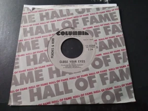 Peaches & Herb – Close Your Eyes UNPLAYED Reissue 45RPM Columbia Record POP SOUL - Picture 1 of 3