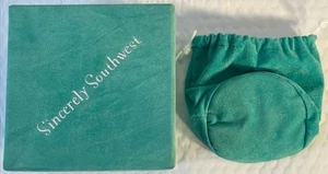 Sincerely Southwest große Schmuckschatulle mit Samtbeutel 5" x 5" x 2 3/4" - Bild 1 von 4