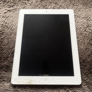 Apple iPad 4th Gen 16GB, 9.7in - White, Silver Cracked Screen Spares Repairs - Picture 1 of 10