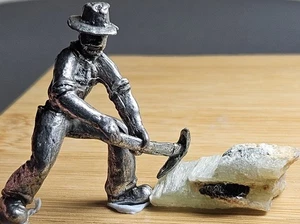 Pewter Figurine Miner With Pick Australian Decoration Display Souvenir Statue - Foto 1 di 9