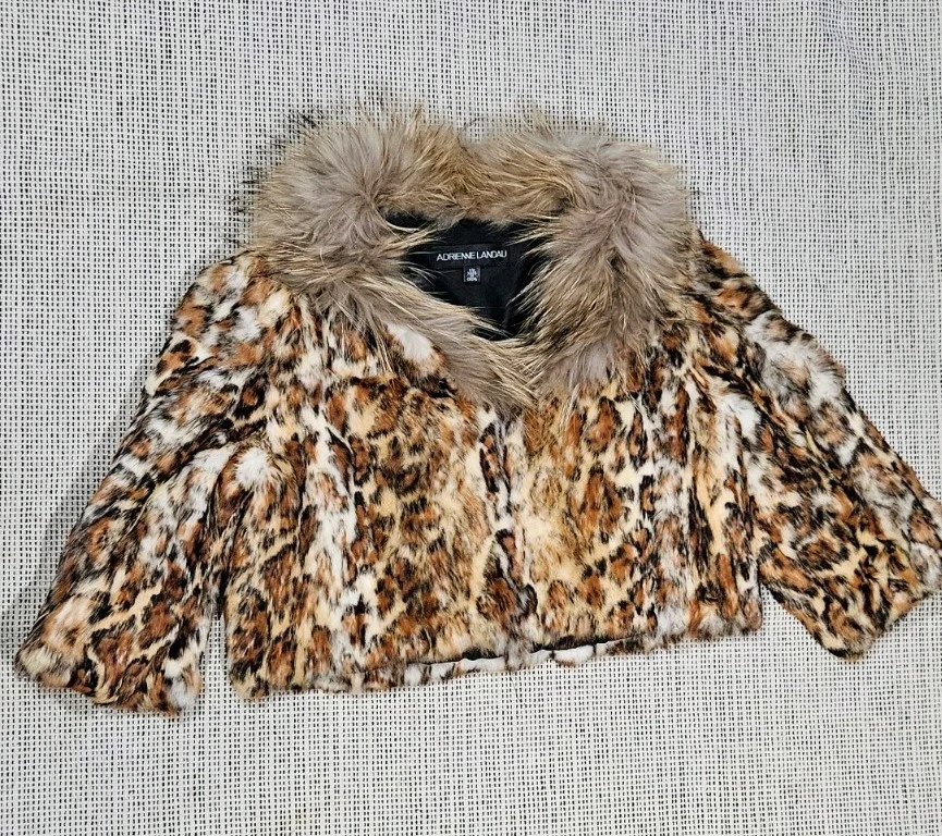 Abrigo corto de piel real Adrienne Landau - Chaqueta bolero con estampado de leopardo Foto 1 de 4