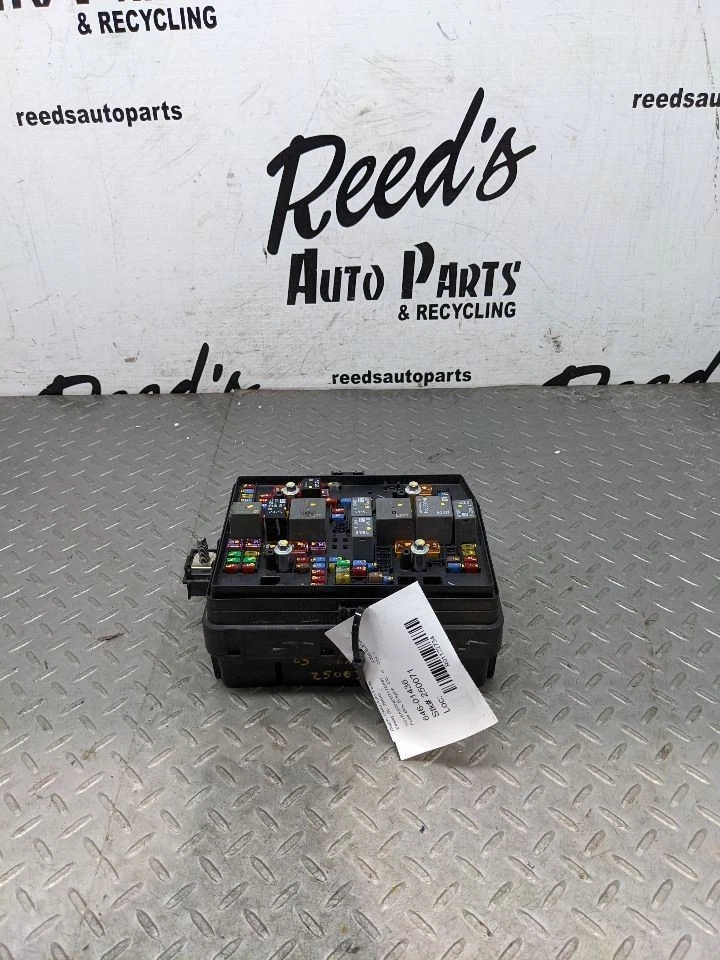 Motor de caja de fusibles compatible con 03-07 HUMMER H2 1172734 Foto 1 de 4