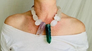 Amethyst Zikade, Fluorit und Selenit Halskette. Medizin Halskette. - Bild 1 von 8
