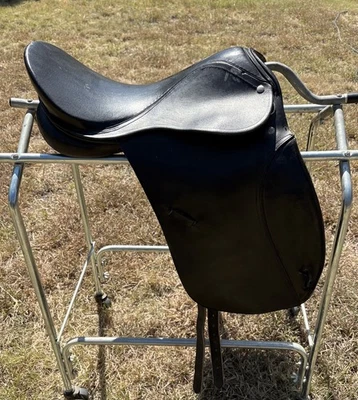 Sillín de doma 18” MW cuero negro Ascot Intl  Foto 1 de 4