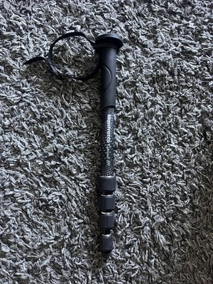 Monopie de aluminio Manfrotto Element MII de 5 secciones con correa para muñeca, gris Foto 1 de 4