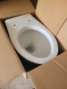 Toilet - Picture 1 of 4