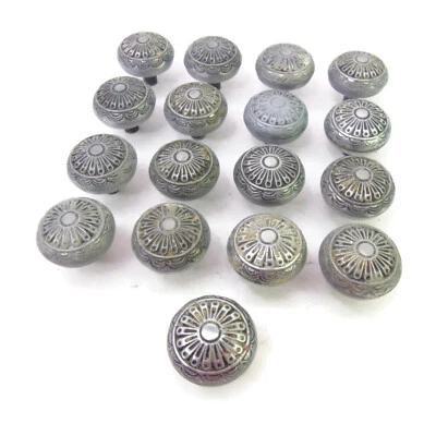 (17 шт.) винтажные оловянные ручки для выдвижных ящиков 1-1/4 дюйма ~ БЕЗ ВИНТОВ ~ круглые ручки для розеток - Изображение 1 из 4
