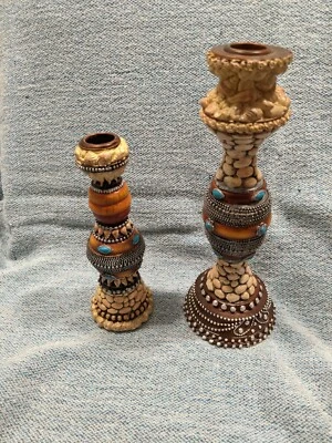 PALITOS DE VELA HECHOS A MANO FIRMADOS VINTAGE POR TRACY PORTER. Juego de 2. Carcasas + cuentas Foto 1 de 4