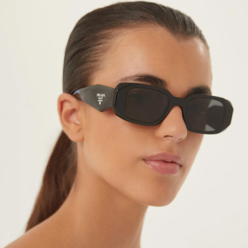 NEUF lunettes de soleil rectangle noir Prada, verres gris foncé PR 17WS 49 MM