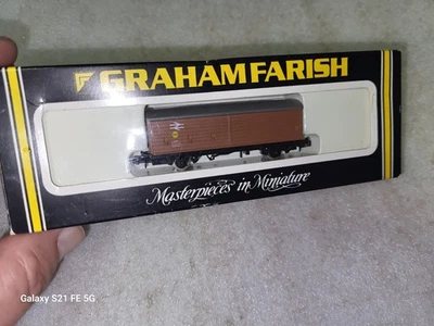 Graham Farish 20'9" Brown VAB Van Car N Scale #3906 - Image 1 of 3