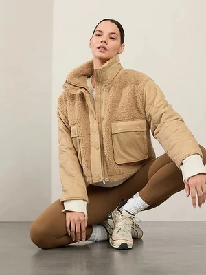 Chaqueta híbrida de vellón tostado Athleta para mujer recortada talla grande atletismo moderno Foto 1 de 4