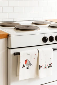 Winter Robin Design Set of 3 Christmas Kitchen Tea Towels New Festive Kitchen - Picture 1 of 5