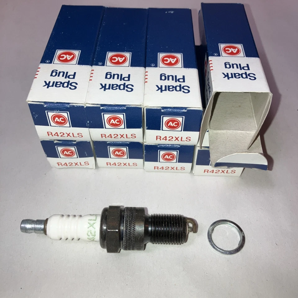 SPARK PLUGS ACDelco R42XLS SET OF 8 Brand New - Image 1 of 1