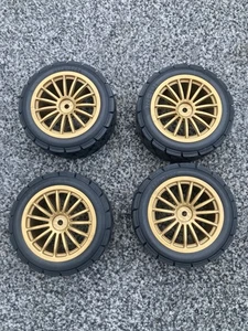 RUEDAS Y NEUMÁTICOS SUBARU IMPREZA 50835 VINTAGE 1/8 RC TGX 44031 44019 SIN FUNCIONAR TAMIYA - Imagen 1 de 3