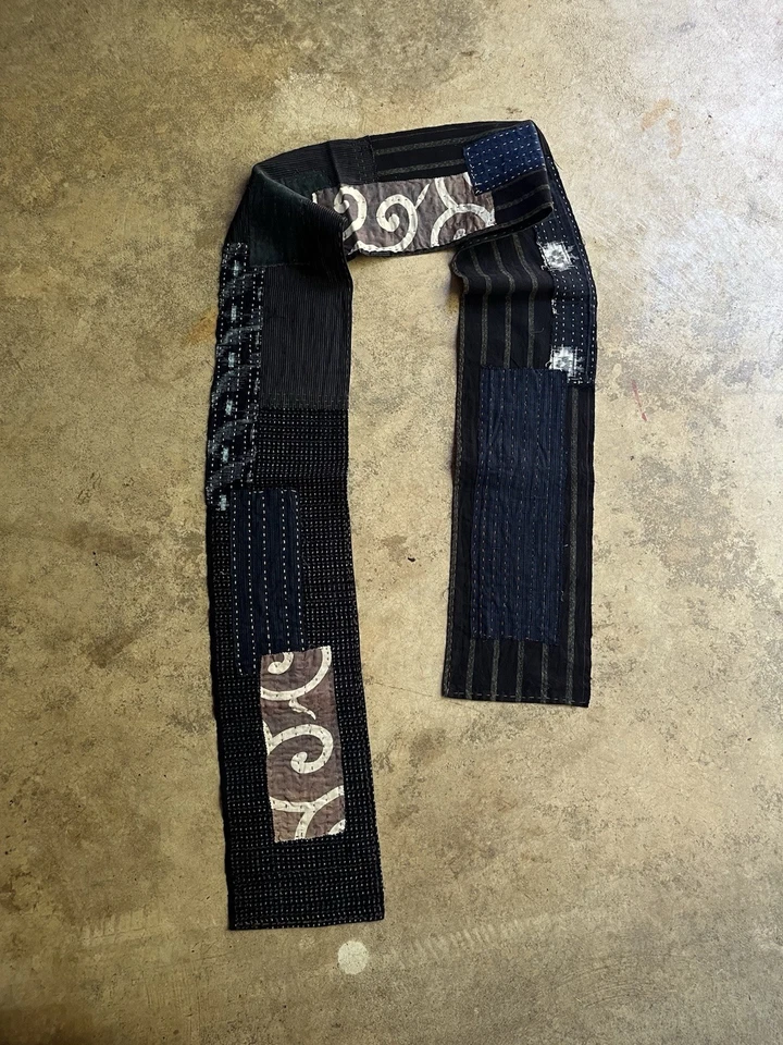 Bufanda antigua de boro chatarra hecha en Japón con restos antiguos y tinte índigo Foto 1 de 4