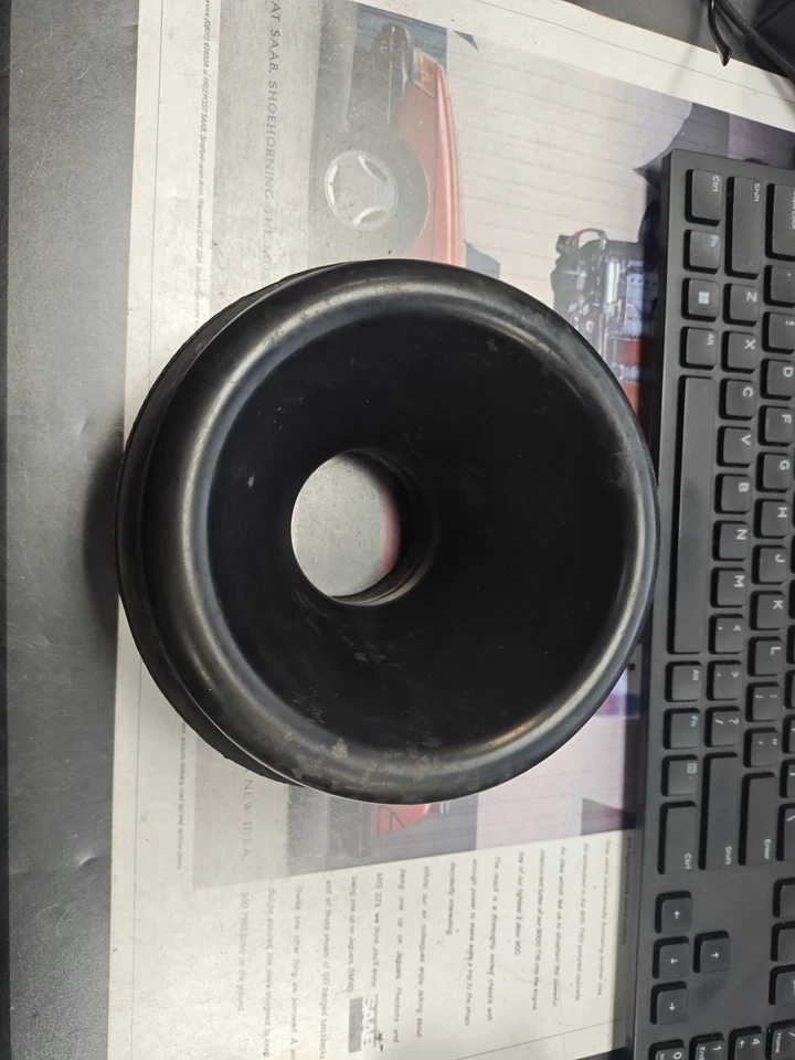 Bomba de combustible Saab 900 usada fuelle de goma apertura más pequeña. Foto 1 de 2