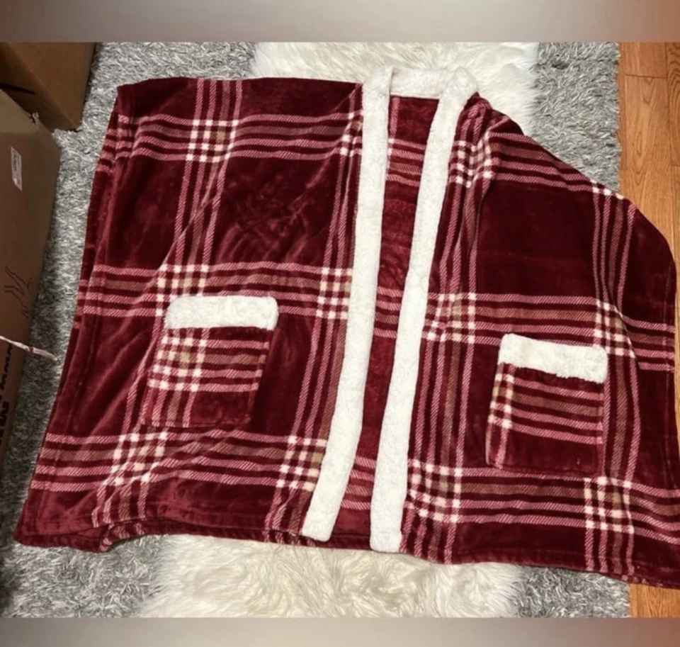 Red & White Sherpa Lined Blanket Size:50x70 - Image 1 of 1