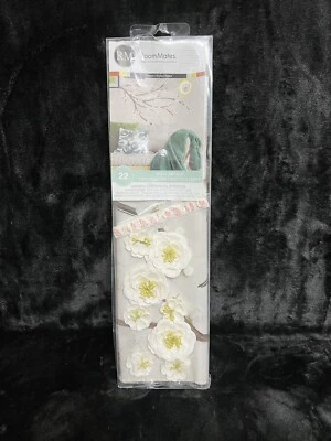 RoomMates RMK3201GM PEEL AND STICK WALL FLOWER DECAL STICKER - Image 1 of 4