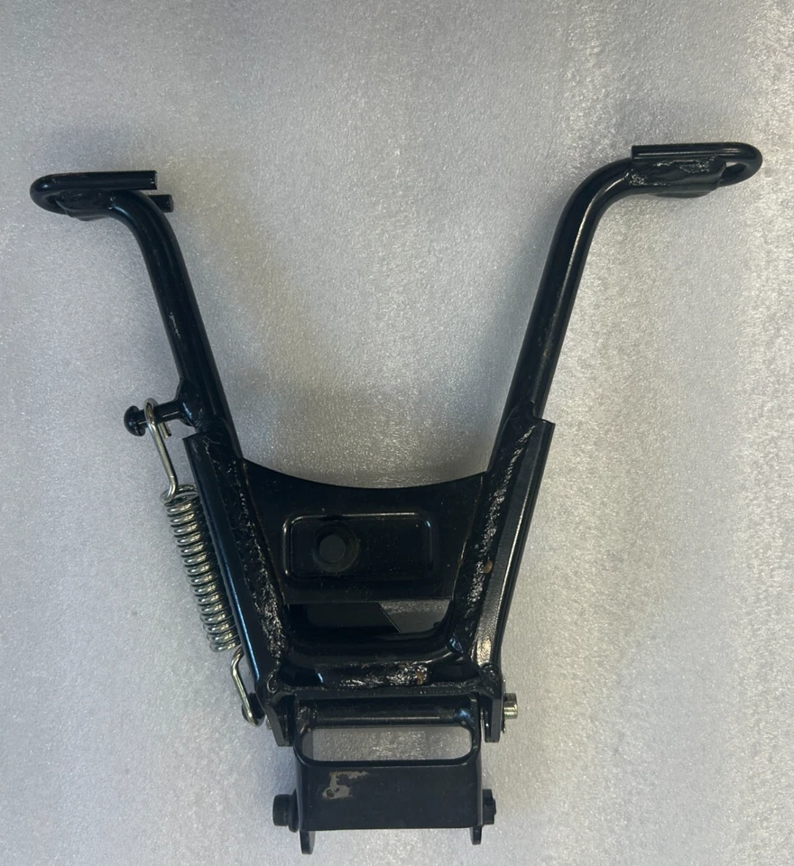SOPORTE CENTRAL YAMAHA 4X4-27111-00-33 PW50 con soporte y resorte '81-'26 Foto 1 de 1