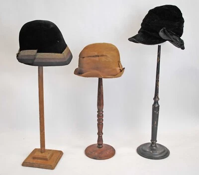 SOMBREROS CLOCHE VINTAGE DAMAS, c1920s THRU 1940s, LOTE DE 3 Foto 1 de 4