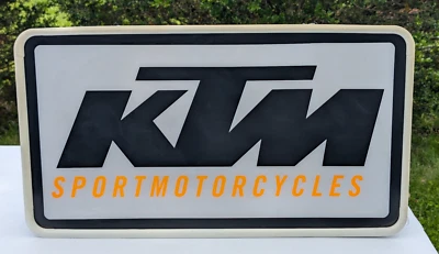 Letrero iluminado de fábrica de motocicletas deportivas KTM Tec Art Man Cueva coleccionable Foto 1 de 4