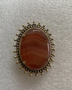 Vintage Brooch Pin Carnelian Agate Style Stone Orange Red Oval Gold Tone - Picture 1 of 10