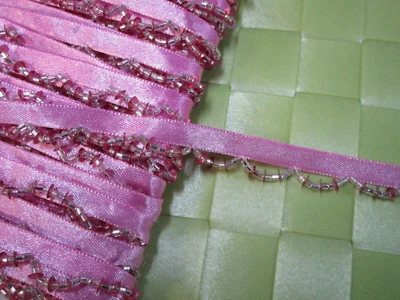 5 yardas 1/2" ancho cuentas de plata y flecos de lentejuelas en ribete de cinta de satén rosa Foto 1 de 4