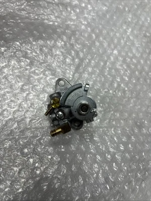 POMPE À HUILE PIAGGIO 50 ZIP / TYPHOON / LIBERTY 82652R - Photo 1/4